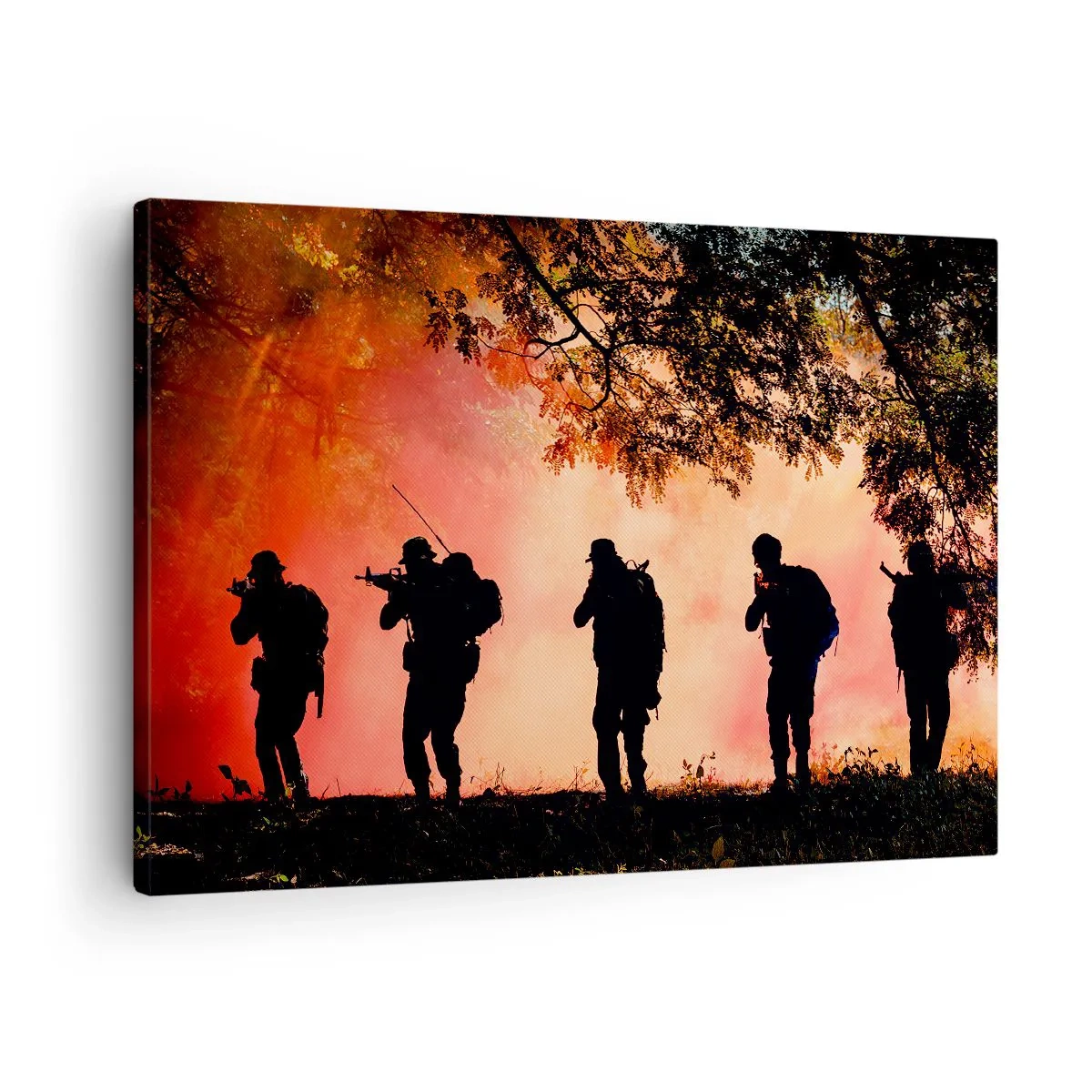 Impression sur toile - Image sur toile - Silhouettes de soldats dans la forêt contre le ciel orange - 70x50cm - … Tous pour un. - Décoration murale moderne pour le salon et la chambre ARTTOR