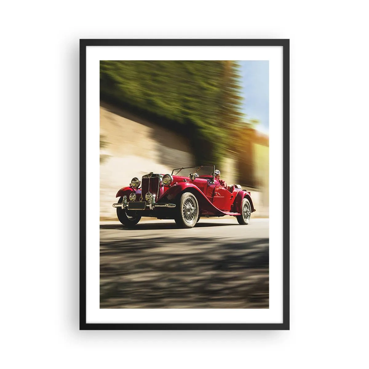 Affiche dans un cadre noir - Poster - Voiture classique rouge sur un paysage flou - 50x70cm - Plus belle que Nike de Samothrace - Décoration murale moderne pour le salon et la chambre ARTTOR