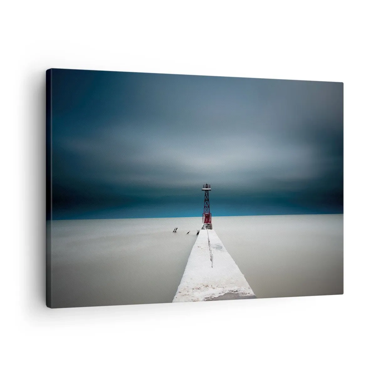 Impression sur toile - Image sur toile - Un phare au bout d'une jetée en béton dans un paysage austère - 70x50cm - À la rencontre de l'immensité - Décoration murale moderne pour le salon et la chambre ARTTOR