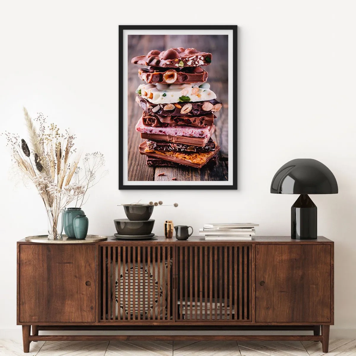 Affiche dans un cadre noir - Poster - Une pile de barres de chocolat avec des noix et des fruits - 50x70cm - Une perspective réjouissante - Décoration murale moderne pour le salon et la chambre ARTTOR