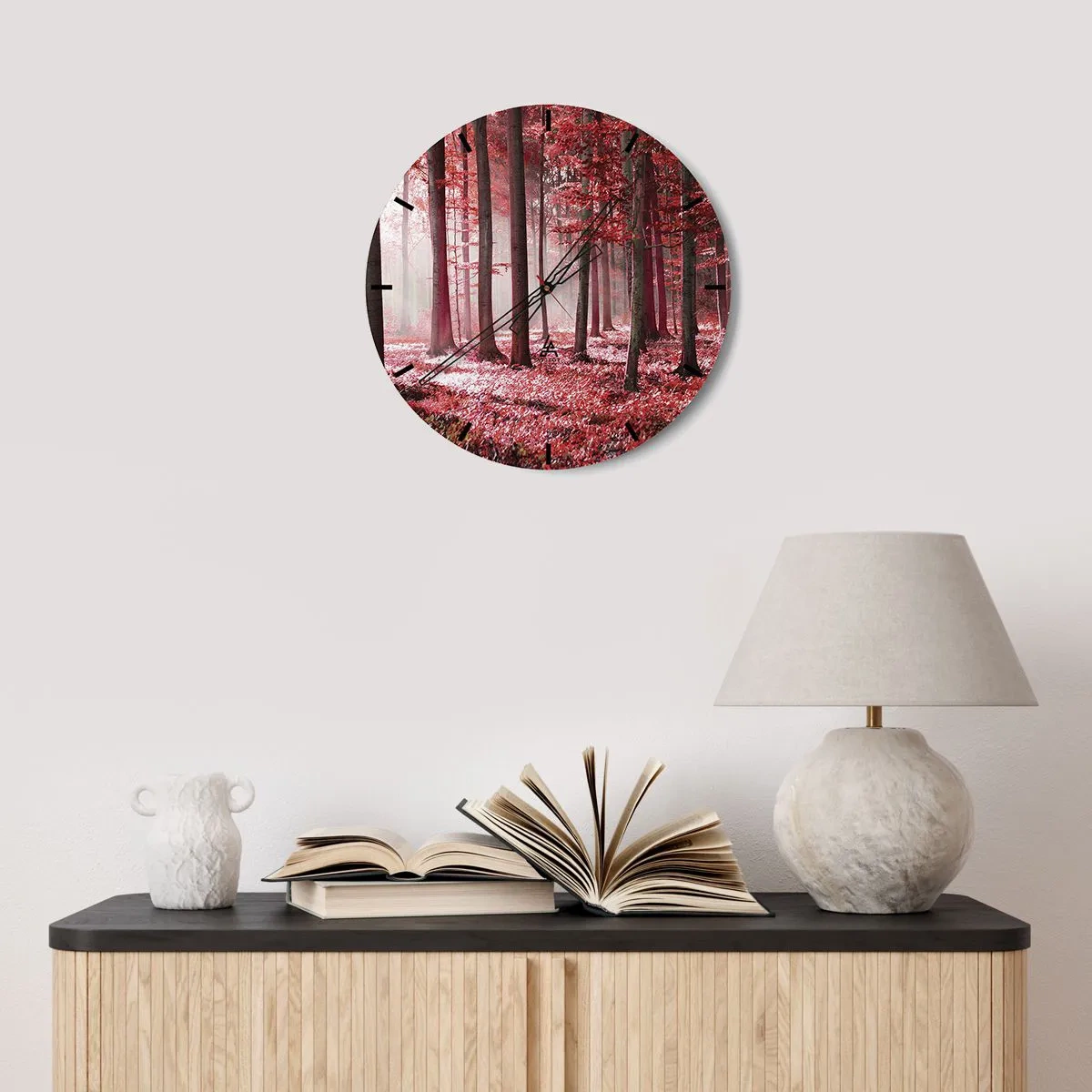 Horloge murale - Pendule murale - Une forêt pittoresque aux nuances rouges dans la lumière du matin - 30x30cm - Le rouge est tout aussi beau - Décoration murale moderne pour le salon, la cuisine et la chambre ARTTOR