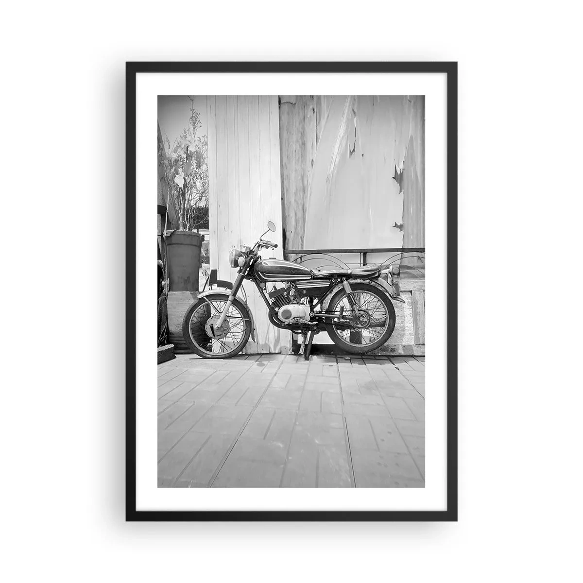 Affiche dans un cadre noir - Poster - Moto rétro contre un mur en bois - 50x70cm - Classique au dessus de tout - Décoration murale moderne pour le salon et la chambre ARTTOR