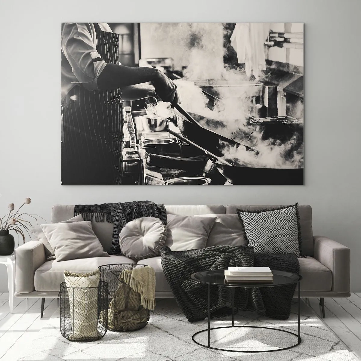 Impression sur verre - Image sur verre - Un chef en action avec une poêle à frire dans une cuisine remplie de vapeur - 70x50cm - Alchimie des saveurs - Décoration murale moderne pour le salon et la chambre ARTTOR