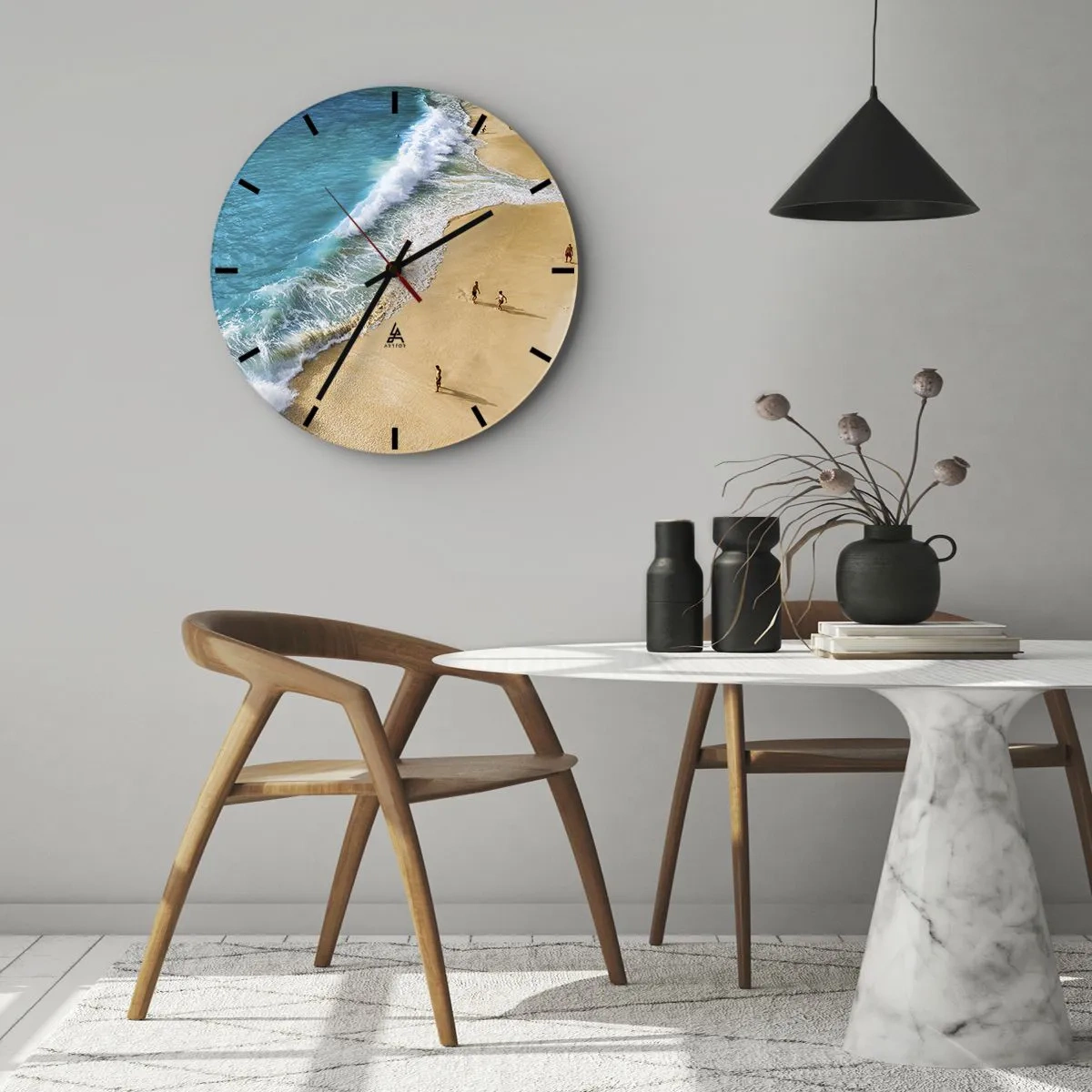 Horloge murale - Pendule murale - Une plage de sable avec des vagues turquoise et des gens qui se promènent - 30x30cm - Et ensuite le soleil, la plage… - Décoration murale moderne pour le salon, la cuisine et la chambre ARTTOR