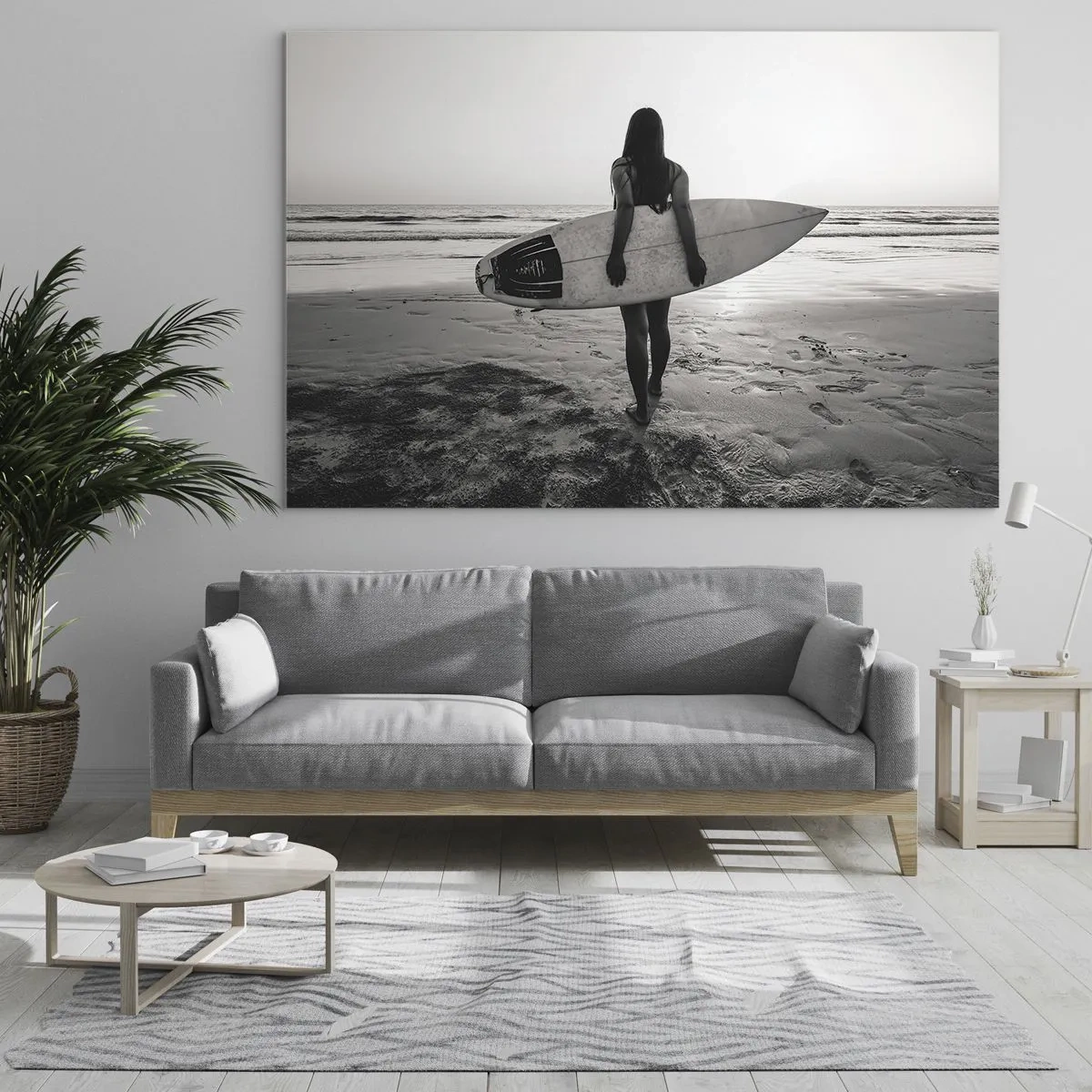 Impression sur verre - Image sur verre - Femme avec une planche de surf sur la plage au lever du soleil - 70x50cm - Fille des vagues de la mer - Décoration murale moderne pour le salon et la chambre ARTTOR