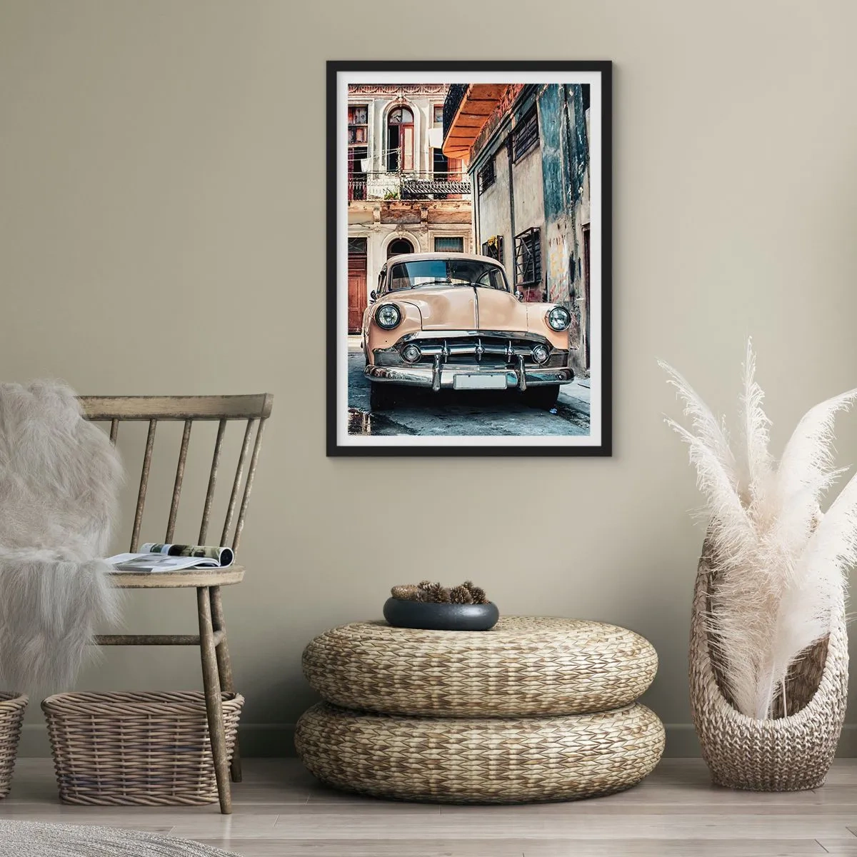 Affiche dans un cadre noir - Poster - Une voiture classique dans un décor urbain rétro - 50x70cm - Sieste à La Havane - Décoration murale moderne pour le salon et la chambre ARTTOR