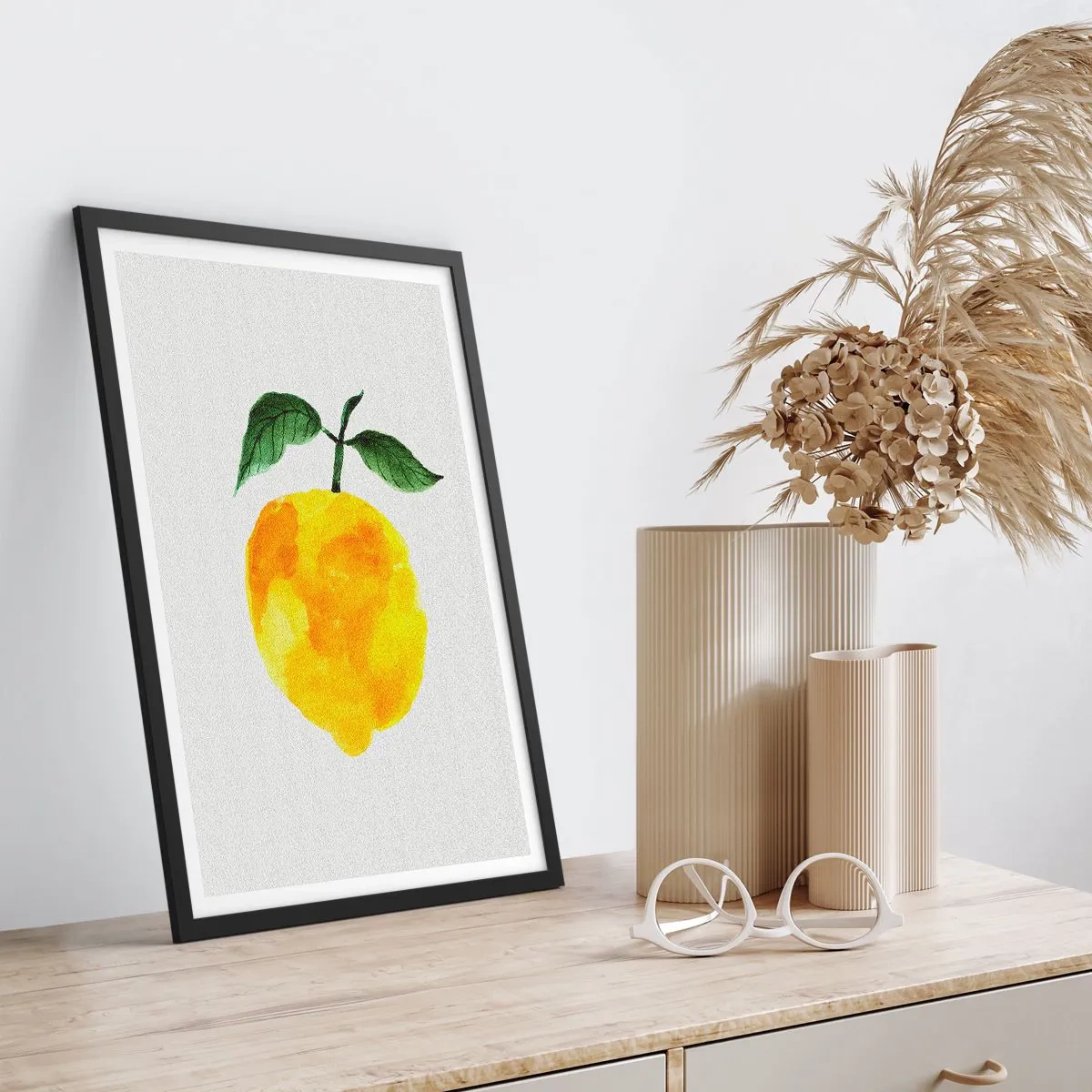 Affiche dans un cadre noir - Poster - Illustration à l'aquarelle d'un citron avec des feuilles sur un fond clair - 50x70cm - Comment reconnaitre le goût du soleil - Décoration murale moderne pour le salon et la chambre ARTTOR