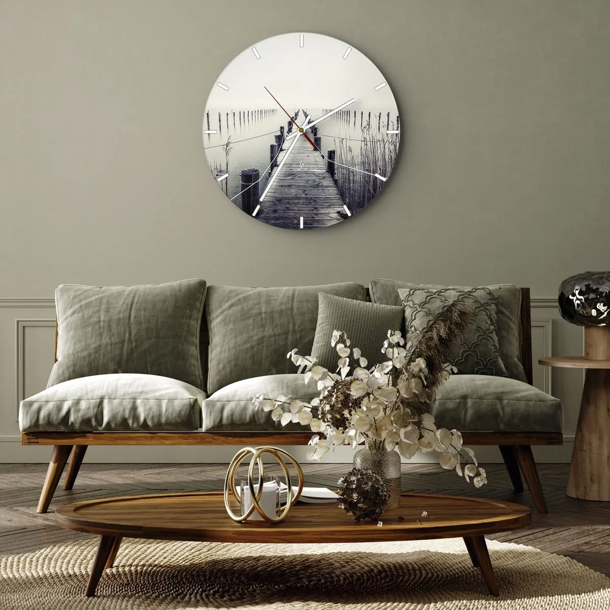 Horloge murale - Pendule murale - Une jetée en bois dans un paysage brumeux au-dessus de l'eau - 30x30cm - Plongez dans la paix - Décoration murale moderne pour le salon, la cuisine et la chambre ARTTOR