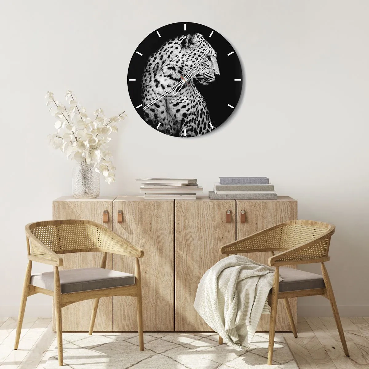 Horloge murale - Pendule murale - Portrait noir et blanc d'un léopard sur fond noir - 30x30cm - Presque un profil parfait! - Décoration murale moderne pour le salon, la cuisine et la chambre ARTTOR