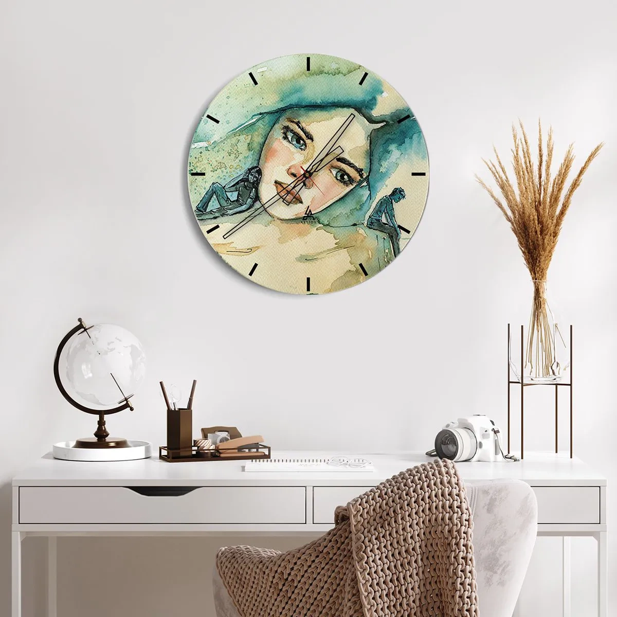 Horloge murale - Pendule murale - Portrait artistique d'une femme et silhouettes dans les tons bleus - 30x30cm - Suis-je bleu? - Décoration murale moderne pour le salon, la cuisine et la chambre ARTTOR