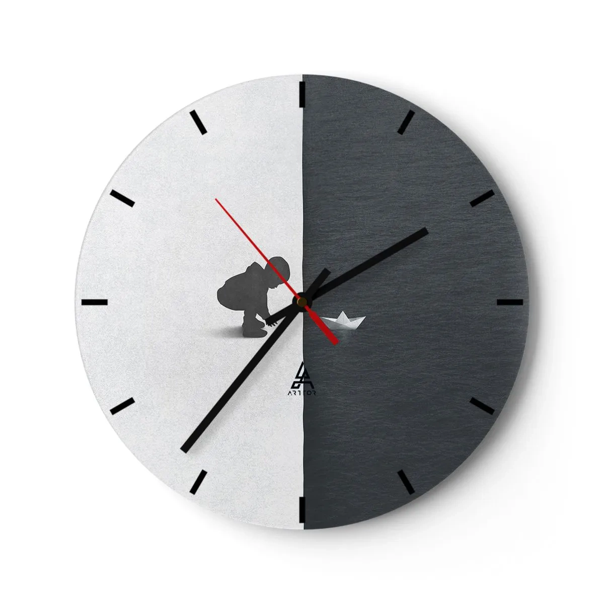 Horloge murale - Pendule murale - Silhouette d'un enfant avec un bateau en papier sur un fond contrasté - 30x30cm - Grande expédition - Décoration murale moderne pour le salon, la cuisine et la chambre ARTTOR