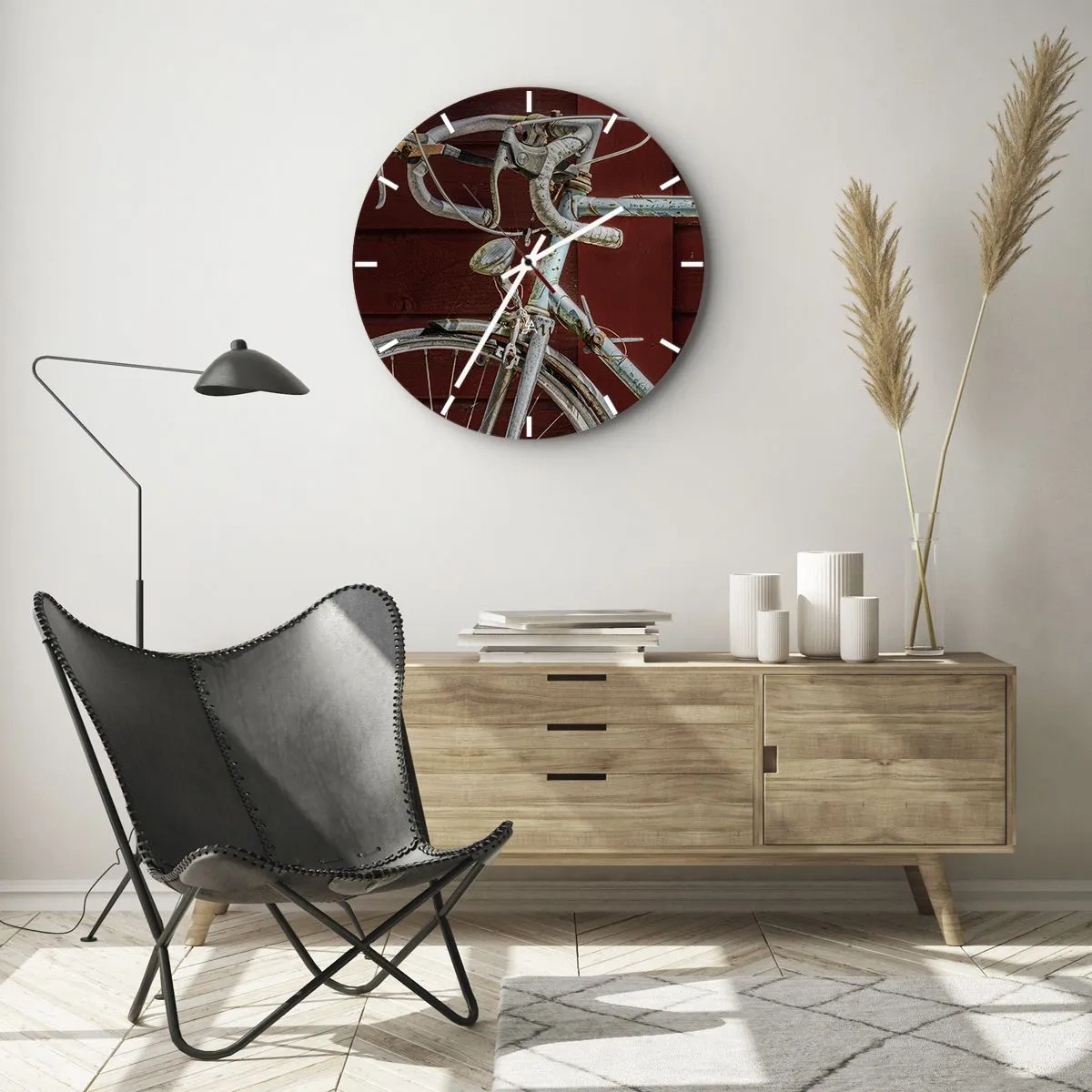 Horloge murale - Pendule murale - Gros plan d'un vélo rétro sur un panneau rouge - 30x30cm - Construit pour la victoire - Décoration murale moderne pour le salon, la cuisine et la chambre ARTTOR