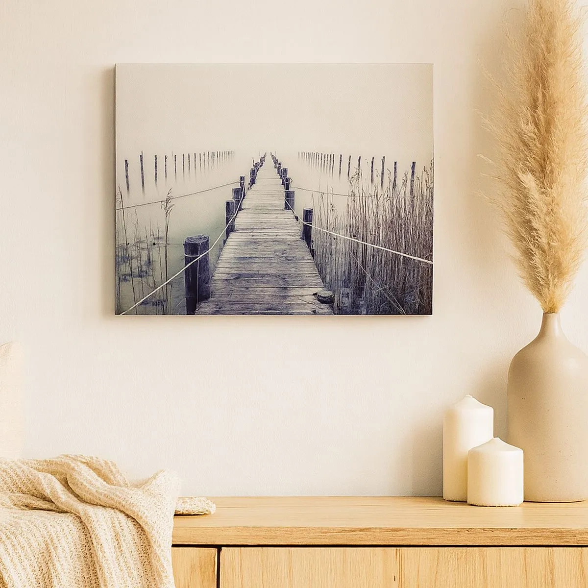 Impression sur toile - Image sur toile - Un pont en bois menant à un espace brumeux - 70x50cm - Plongez dans la paix - Décoration murale moderne pour le salon et la chambre ARTTOR
