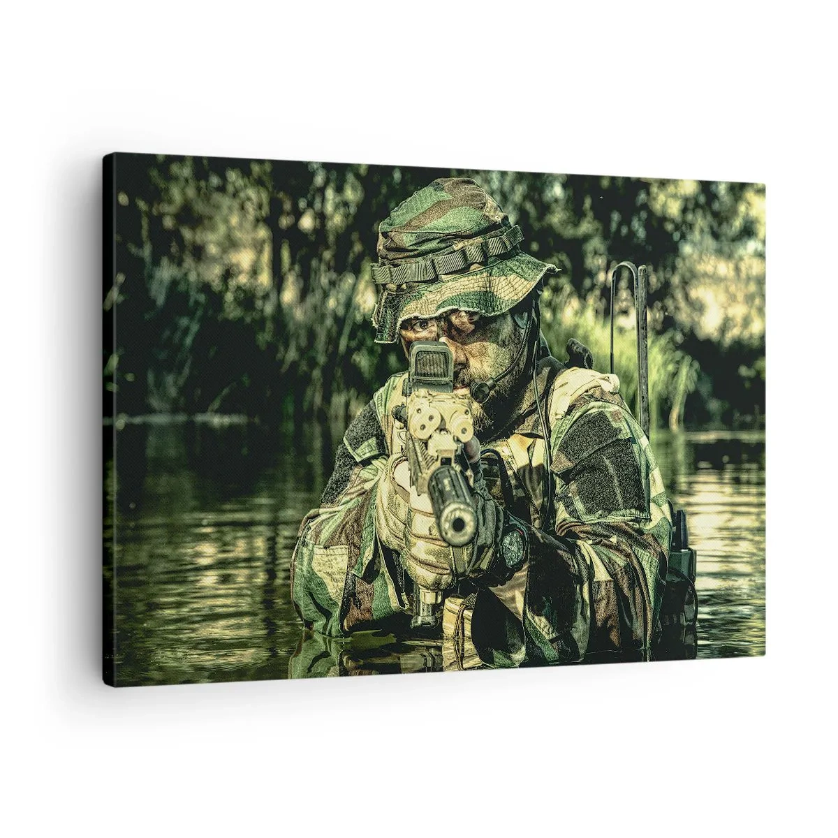 Impression sur toile - Image sur toile - Un soldat en tenue de camouflage vise à travers l'eau. - 70x50cm - Le meilleur des meilleurs - Décoration murale moderne pour le salon et la chambre ARTTOR