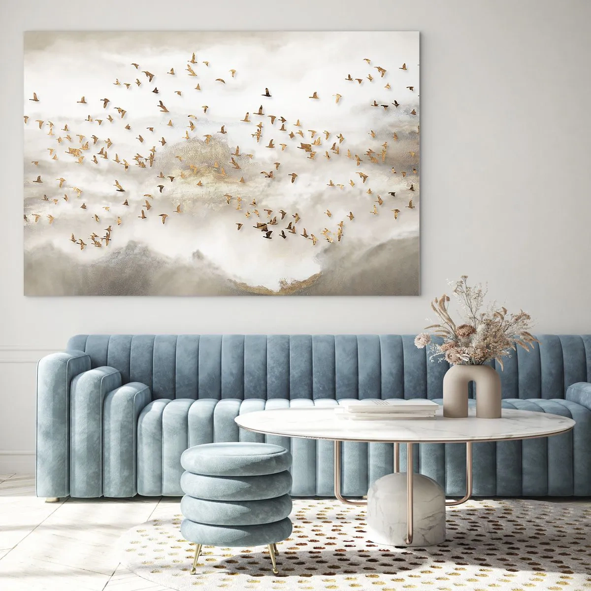 Impression sur verre - Image sur verre - Une volée d'oiseaux survolant un paysage brumeux - 70x50cm - Il est l'heure… - Décoration murale moderne pour le salon et la chambre ARTTOR