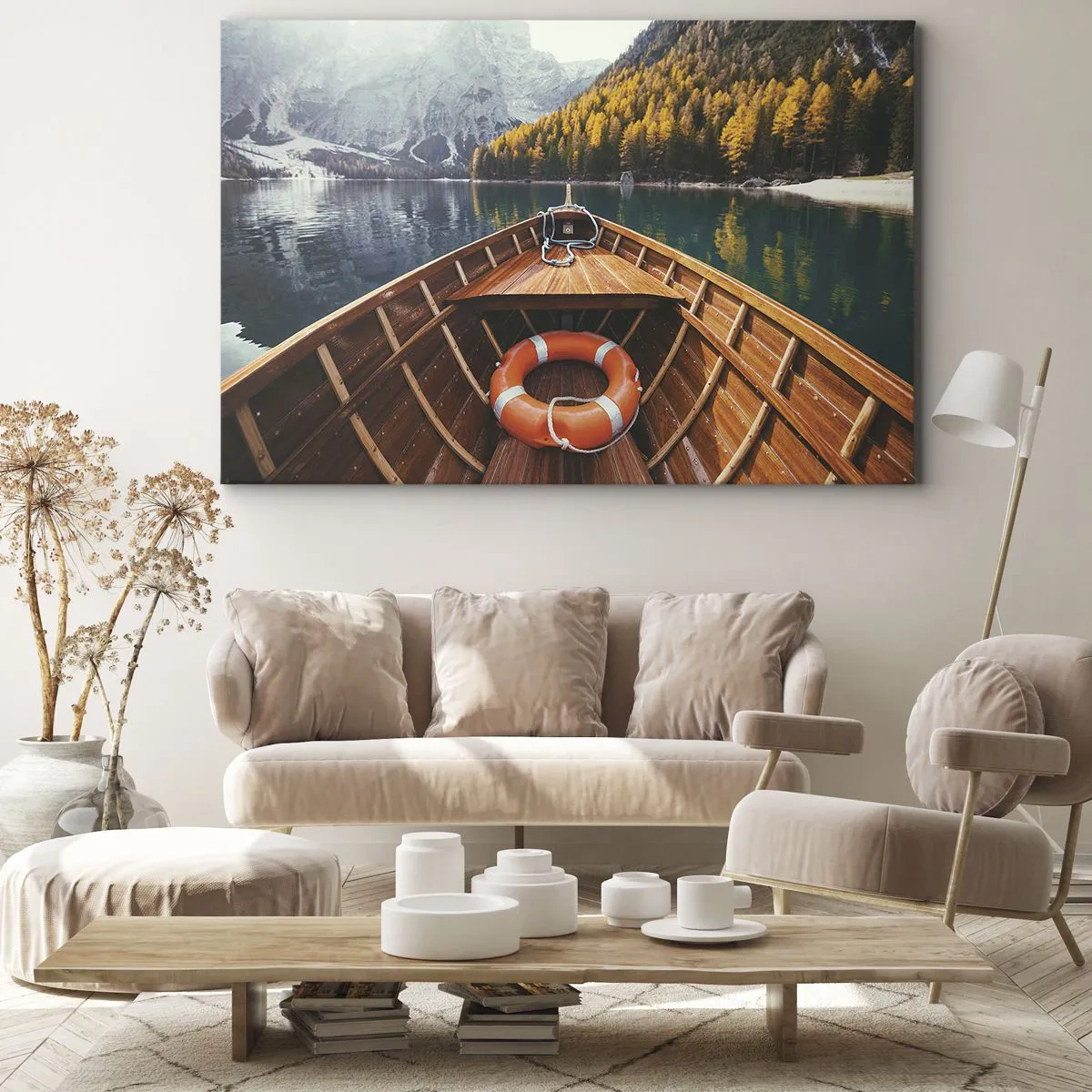 Impression sur toile - Image sur toile - Un bateau en bois sur un lac de montagne entouré de forêt - 70x50cm - Escapade en montagne - Décoration murale moderne pour le salon et la chambre ARTTOR
