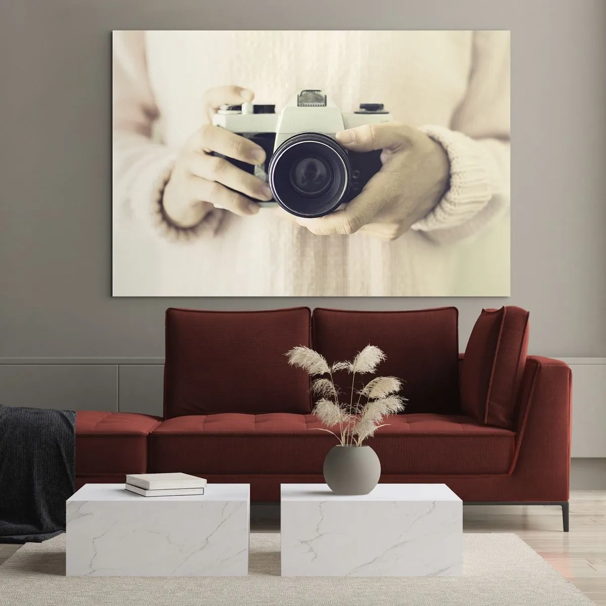 Impression sur verre - Image sur verre - Une personne tenant un appareil photo classique dans ses mains - 70x50cm - Pour voir plus ... - Décoration murale moderne pour le salon et la chambre ARTTOR