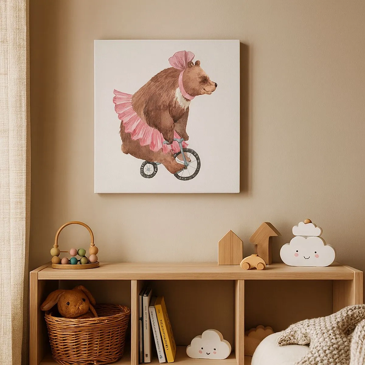 Impression sur toile - Image sur toile - Un ours en peluche dans une jupe rose sur un vélo de style rétro - 70x50cm - Quel cirque ! - Décoration murale moderne pour le salon et la chambre ARTTOR