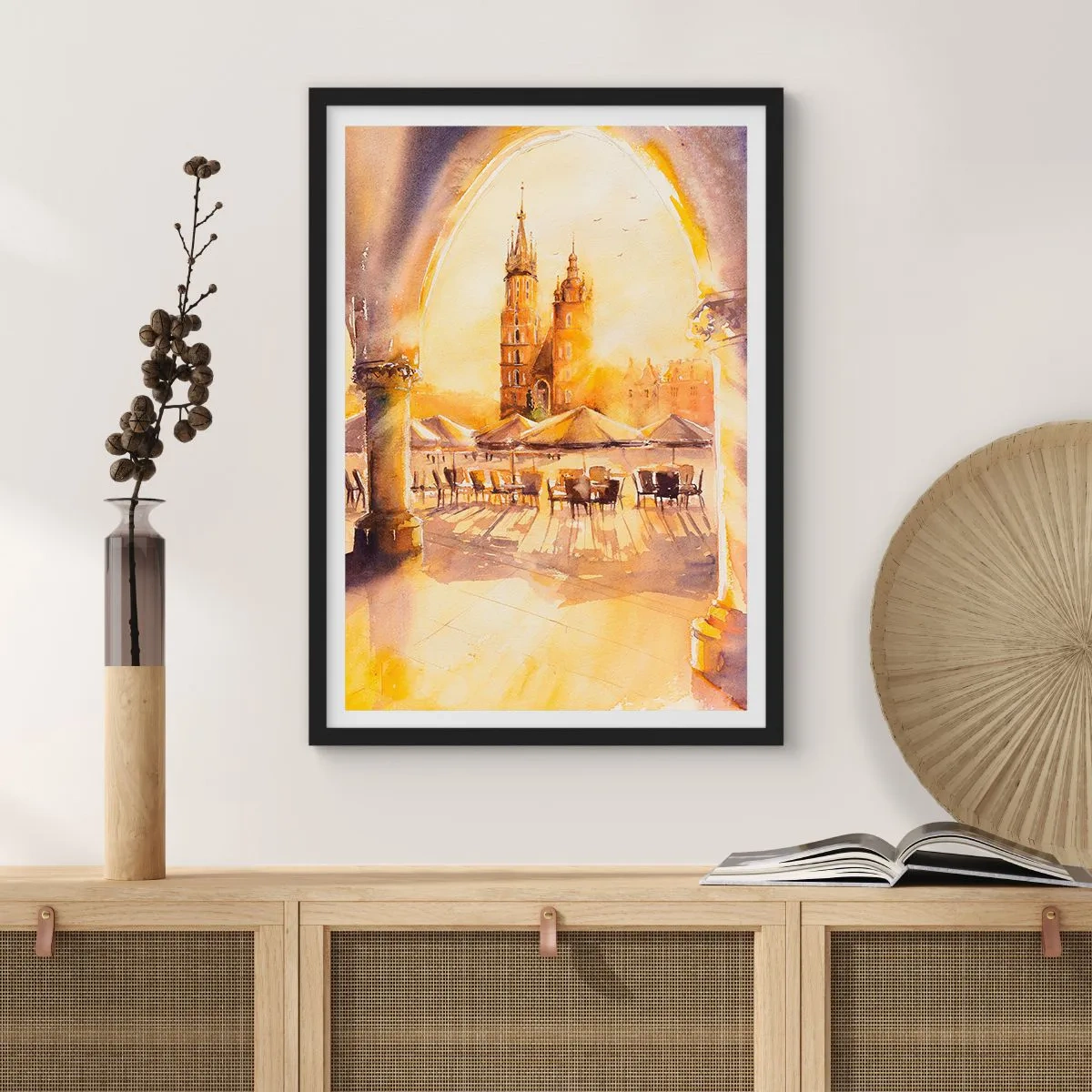 Affiche dans un cadre noir - Poster - Une aquarelle représentant la place du marché de Cracovie au coucher du soleil. - 50x70cm - À l'est, sur la place du marché de Cracovie - Décoration murale moderne pour le salon et la chambre ARTTOR