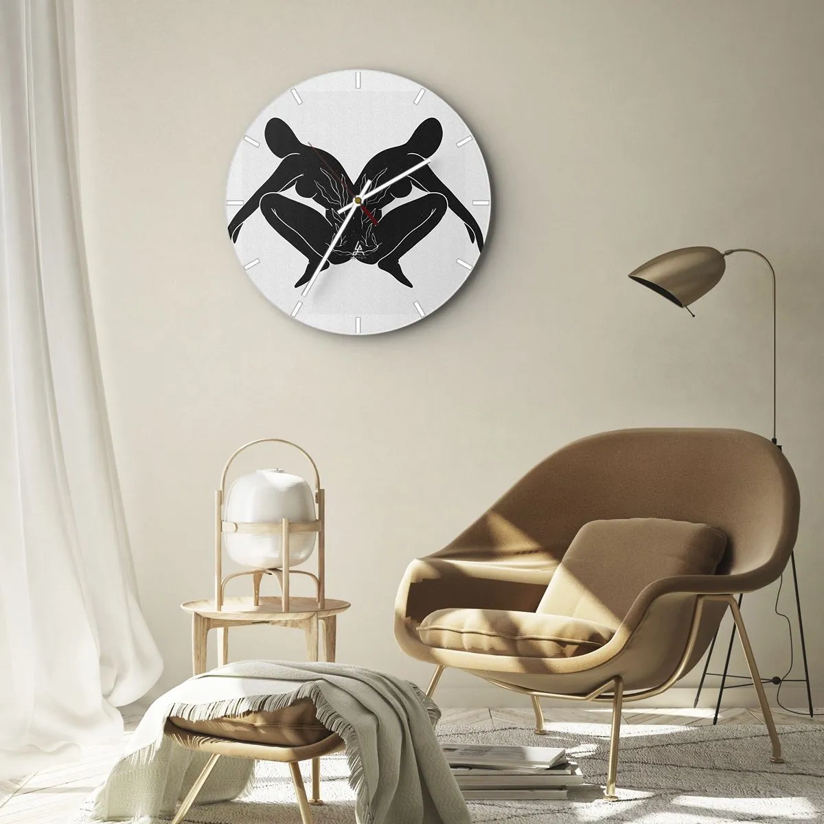 Horloge murale - Pendule murale - Figures symétriques en noir formant un cœur avec du feu au centre sur un fond clair. - 30x30cm - Une âme commune - Décoration murale moderne pour le salon, la cuisine et la chambre ARTTOR
