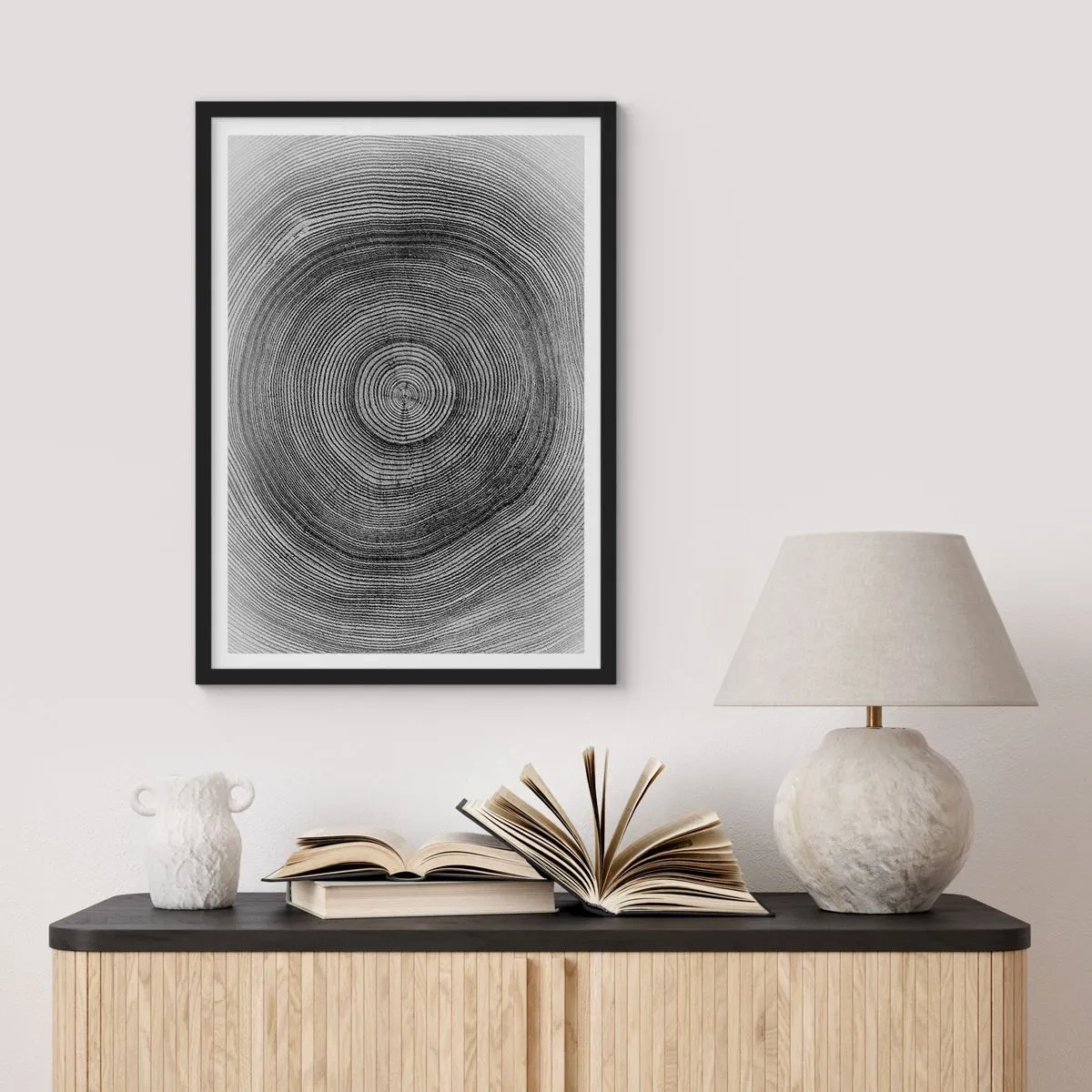 Affiche dans un cadre noir - Poster - Graphique en noir et blanc montrant une coupe transversale d'un tronc d'arbre - 50x70cm - Signe du temps - Décoration murale moderne pour le salon et la chambre ARTTOR