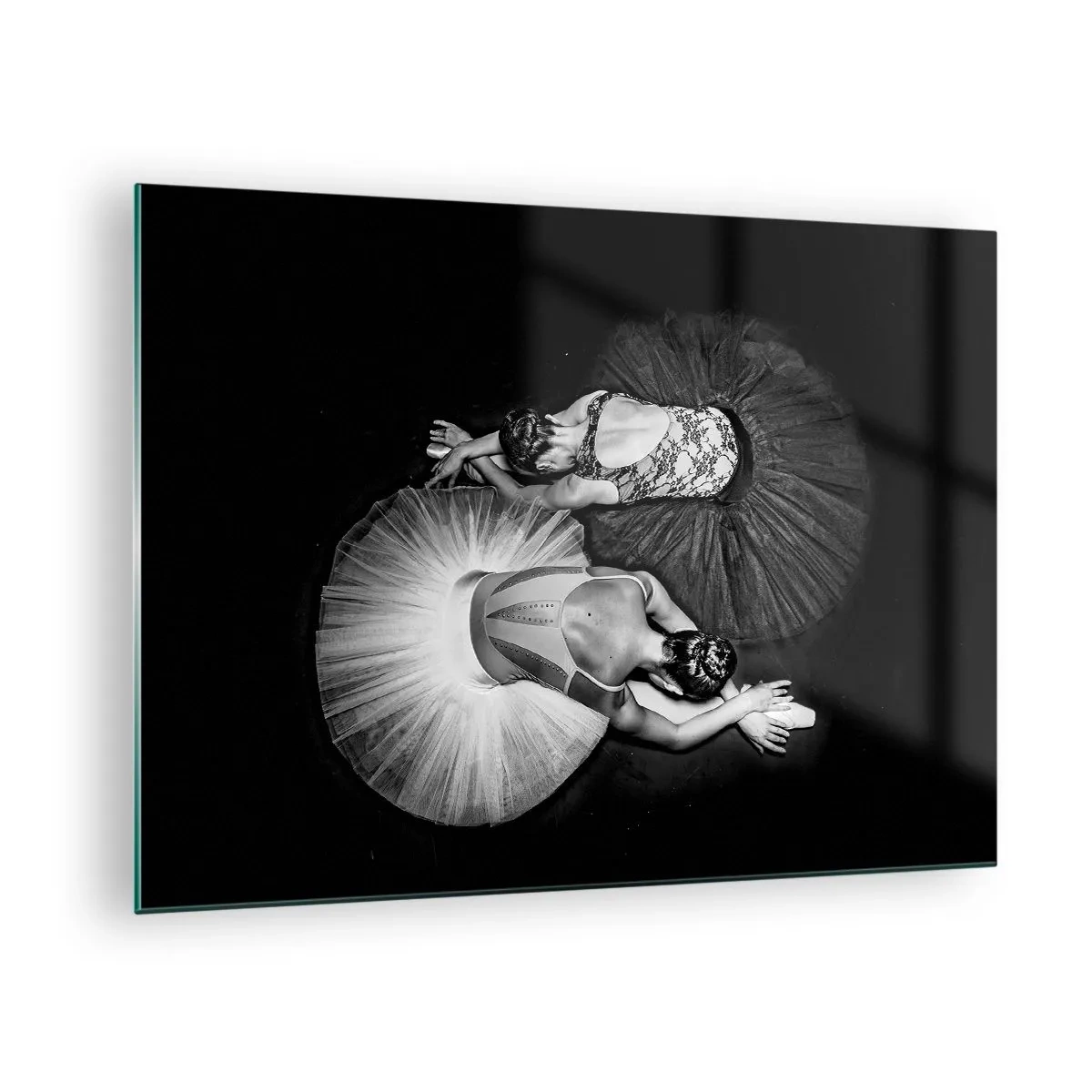 Impression sur verre - Image sur verre - Deux ballerines dans une pose de repos portant des tutus noirs et blancs - 70x50cm - Jin et jang – équilibre idéal - Décoration murale moderne pour le salon et la chambre ARTTOR