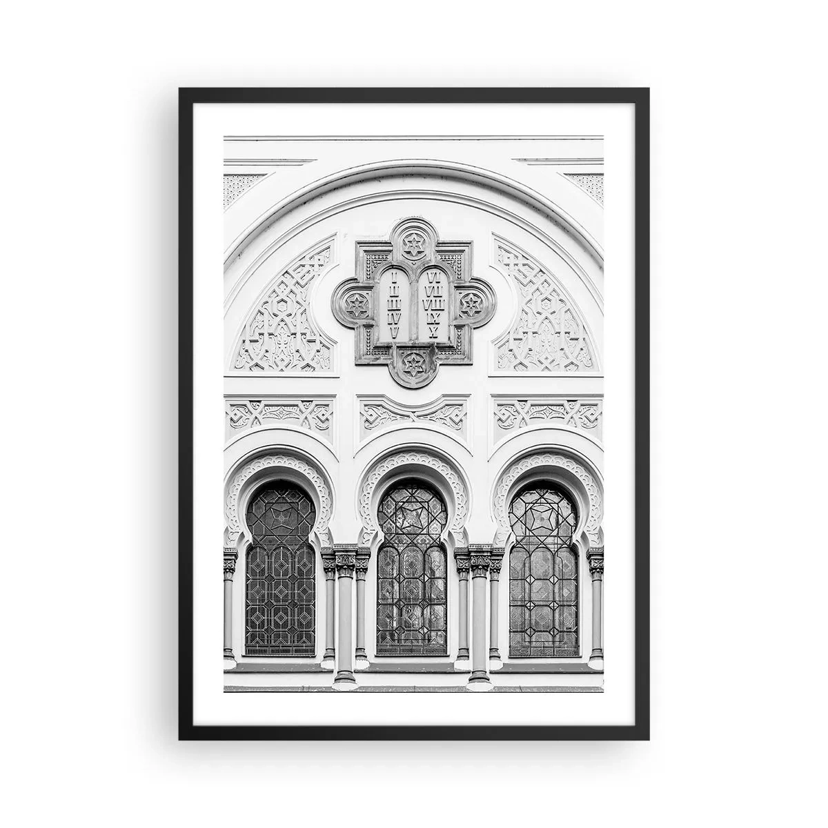 Affiche dans un cadre noir - Poster - Détail architectural de style néogothique, noir et blanc - 50x70cm - À la frontière des cultures - Décoration murale moderne pour le salon et la chambre ARTTOR