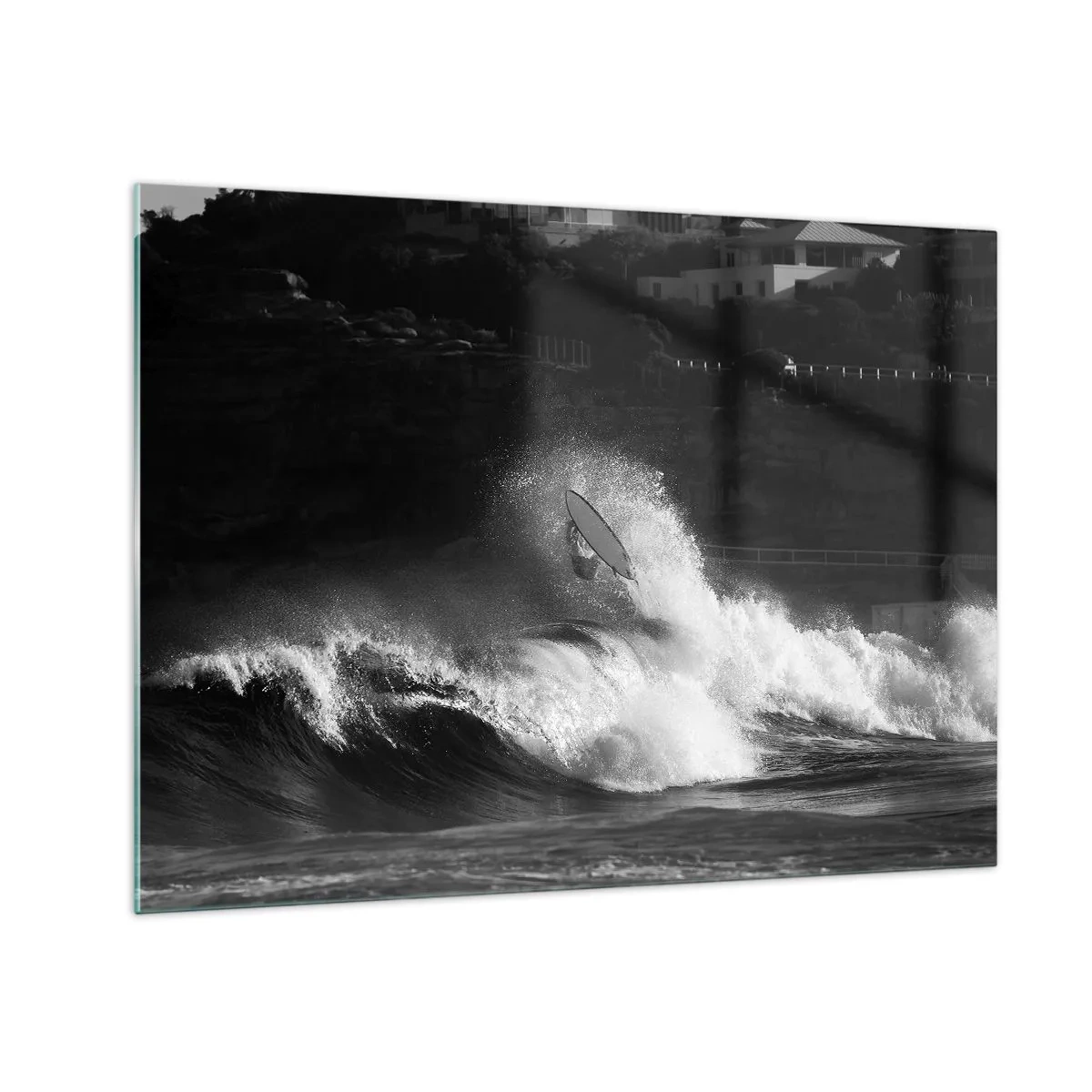 Impression sur verre - Image sur verre - Un surfeur sur une vague capturé dans une photographie en noir et blanc - 70x50cm - Défi accepté! - Décoration murale moderne pour le salon et la chambre ARTTOR