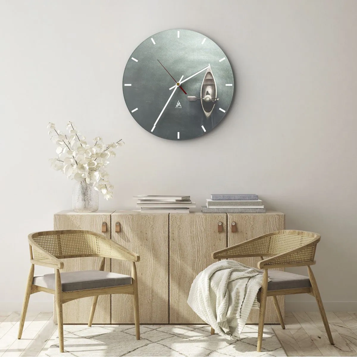 Horloge murale - Pendule murale - Un bateau sur une surface d'eau calme vu à vol d'oiseau - 30x30cm - À travers le lac de la lune - Décoration murale moderne pour le salon, la cuisine et la chambre ARTTOR