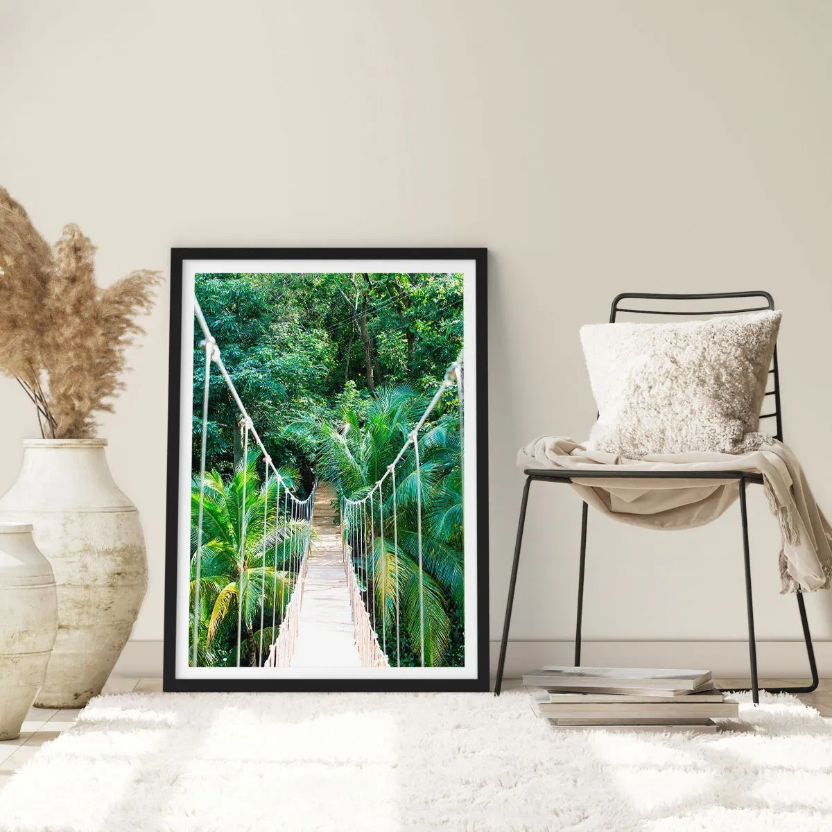 Affiche dans un cadre noir - Poster - Un pont suspendu dans une forêt tropicale humide - 50x70cm - Welcome to the jungle! - Décoration murale moderne pour le salon et la chambre ARTTOR