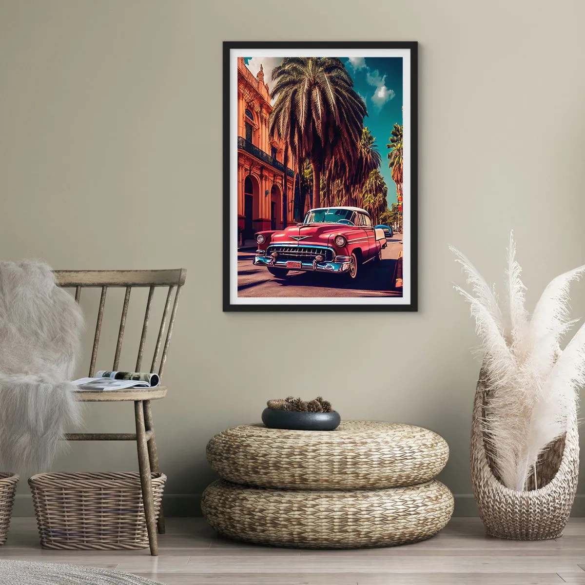 Affiche dans un cadre noir - Poster - Une voiture classique avec en toile de fond une ville tropicale - 50x70cm - Toujours à La Havane - Décoration murale moderne pour le salon et la chambre ARTTOR